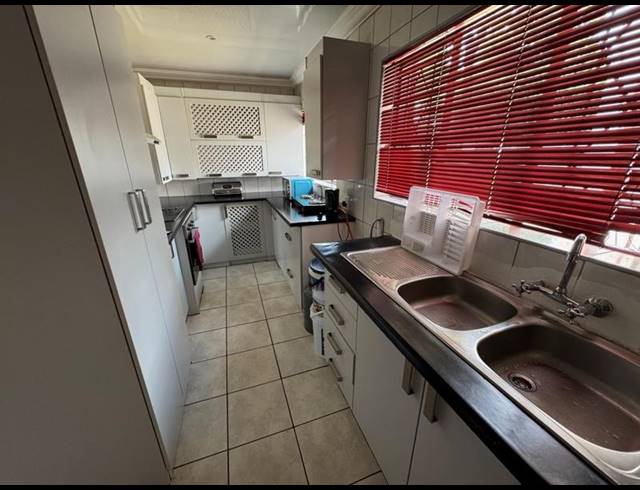 3 BEDROOM HOUSE FOR SALE IN BIRCHLEIGH NORTH